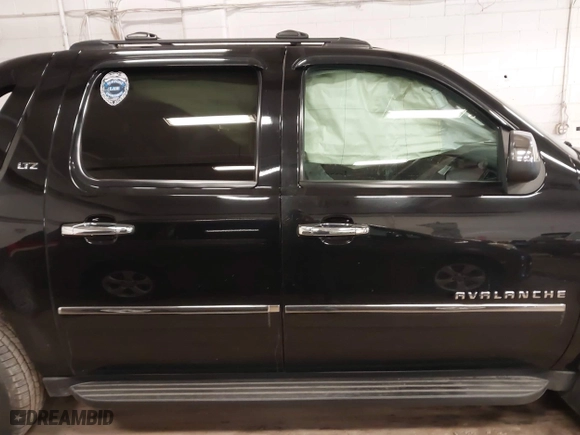 2012 Chevrolet Avalanche LTZ with VIN 3GNTKGE7XCG151943, listed as a IAAI auction lot 41774003 with 123,512 mi miles. Bid and sale history available at carsss.com. Image 13.