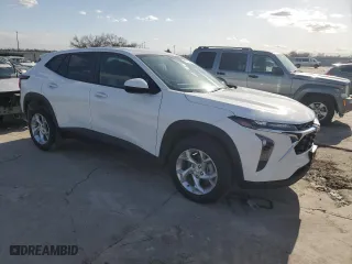 2025 Chevrolet Trax LS with VIN KL77LFEP6SC136145, listed as a Copart auction lot 47745675 with 5,987 mi miles and Salvage Title. Bid and sale history available at carsss.com. Image 4.