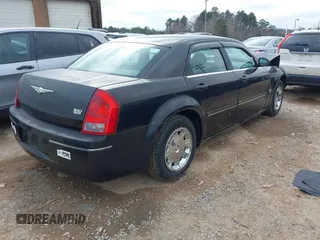 2005 Chrysler 300 with VIN 2C3AA53G85H663170, listed as a IAAI auction lot 41541330 with 198,041 mi miles. Bid and sale history available at carsss.com. Image 4.