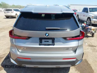 2023 BMW X1 xDrive28i z VIN WBX73EF03P5X46405, wystawiony jako IAAI lot #42038660 z przebiegiem 21 994 mil mil oraz . Historia ofert i sprzedaży dostępna na DreamBid. Obrazek 17.