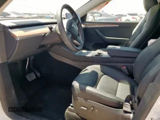 2023 Tesla Model Y Long Range z VIN 7SAYGDEE1PA155629, wystawiony jako Copart lot #52234735 z przebiegiem 24 944 mil mil oraz Szkoda całkowita • Salvage title. Historia ofert i sprzedaży dostępna na DreamBid. Obrazek 7.