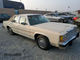 1986 Ford Crown Victoria z VIN 2FABP43F4GX118923, wystawiony jako Copart lot #76413794 z przebiegiem 74 097 mil mil oraz Tytuł czysty. Historia ofert i sprzedaży dostępna na DreamBid. Obrazek 4.