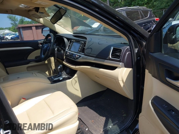 2015 Toyota Highlander XLE z VIN 5TDJKRFH2FS224327, wystawiony jako IAAI lot #42395386 z przebiegiem 118 760 mil mil oraz . Historia ofert i sprzedaży dostępna na DreamBid. Obrazek 5.