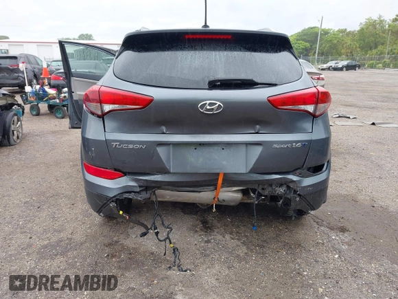 2017 Hyundai Tucson Value z VIN KM8J33A28HU399978, wystawiony jako IAAI lot #41987370 z przebiegiem 96 958 mil mil oraz . Historia ofert i sprzedaży dostępna na DreamBid. Obrazek 6.