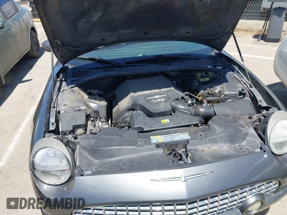 2003 Ford Thunderbird Deluxe z VIN 1FAHP60AX3Y109880, wystawiony jako IAAI lot #42336922 z przebiegiem 213 477 mil mil oraz . Historia ofert i sprzedaży dostępna na DreamBid. Obrazek 10.