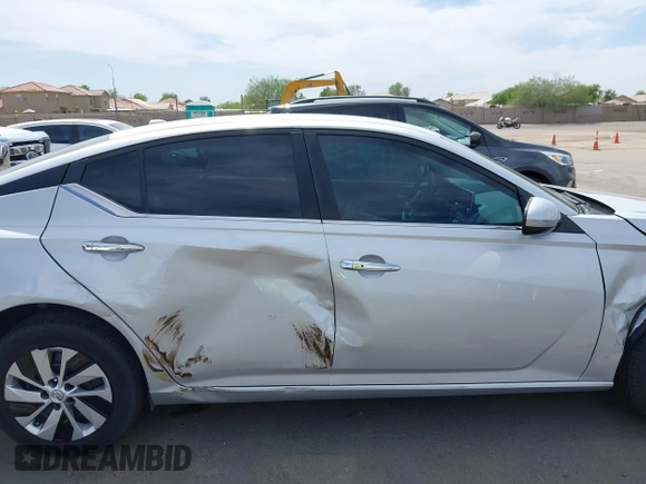 2020 Nissan Altima S z VIN 1N4BL4BV7LC259562, wystawiony jako IAAI lot #42331476 z przebiegiem 31 409 mil mil oraz . Historia ofert i sprzedaży dostępna na DreamBid. Obrazek 14.