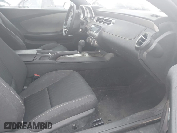 2012 Chevrolet Camaro 2LS z VIN 2G1FA1E34C9163205, wystawiony jako IAAI lot #41395889 z przebiegiem 40 765 mil mil oraz . Historia ofert i sprzedaży dostępna na DreamBid. Obrazek 5.