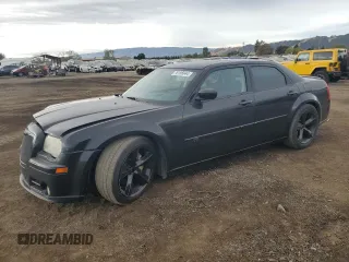 2008 Chrysler 300 C SRT-8 z VIN 2C3LA73W68H287617, wystawiony jako Copart lot #77587754 z przebiegiem 248 245 mil mil oraz Szkoda całkowita • Salvage title. Historia ofert i sprzedaży dostępna na DreamBid. Obrazek 1.