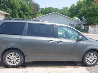 2011 Toyota Sienna XLE AAS z VIN 5TDYK3DC3BS146444, wystawiony jako IAAI lot #42390511 z przebiegiem 230 091 mil mil oraz . Historia ofert i sprzedaży dostępna na DreamBid. Obrazek 14.