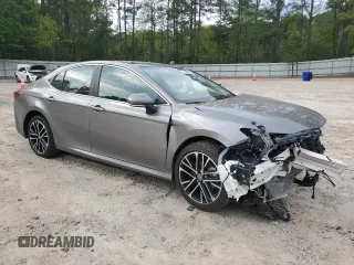 2025 Toyota Camry LE with VIN 4T1DAACKXSU556874, listed as a Copart auction lot 52694525 with 7,076 mi miles and Salvage Title. Bid and sale history available at carsss.com. Image 4.