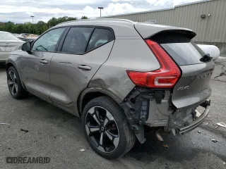 2022 Volvo XC40 Momentum with VIN YV4162UK7N2740096, listed as a Copart auction lot 65443083 with 18,157 mi miles. Bid and sale history available at carsss.com. Image 2.