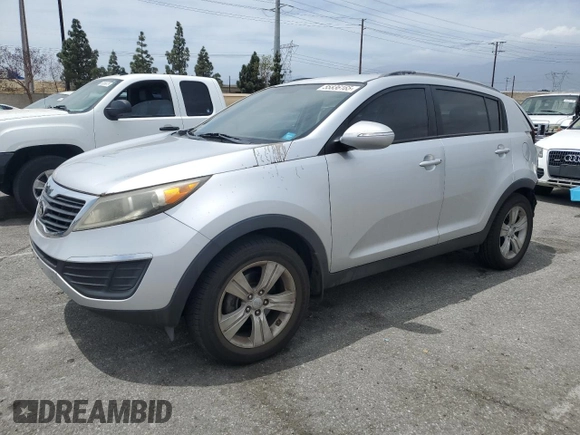 2013 Kia Sportage LX z VIN KNDPB3A26D7357884, wystawiony jako Copart lot #55836165 z przebiegiem 140 252 mil mil oraz Szkoda całkowita • Salvage title. Historia ofert i sprzedaży dostępna na DreamBid. Obrazek 1.
