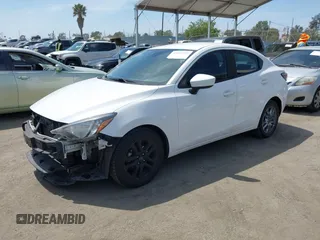 2017 Toyota Yaris z VIN 3MYDLBYV8HY172039, wystawiony jako IAAI lot #42327155 z przebiegiem 100 561 mil mil oraz . Historia ofert i sprzedaży dostępna na DreamBid. Obrazek 2.