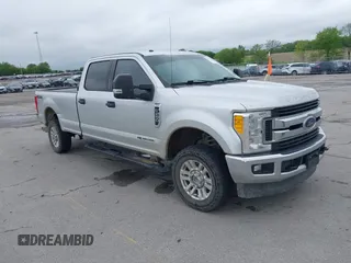 2017 Ford F-250 Lariat z VIN 1FT7W2BT7HED12475, wystawiony jako IAAI lot #42113551 z przebiegiem 91 461 mil mil oraz . Historia ofert i sprzedaży dostępna na DreamBid. Obrazek 1.