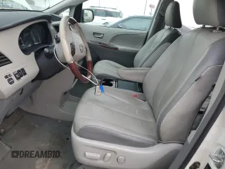 2012 Toyota Sienna XLE с VIN 5TDDK3DC8CS043732, выставлен на аукционе Copart как лот 58037885 с пробегом 234 881 миль миль и Списание • Salvage title. История ставок и продаж доступна на DreamBid. Изображение 7.