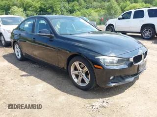 2013 BMW 3 Series 328i xDrive z VIN WBA3B3C59DF532234, wystawiony jako IAAI lot #42708978 z przebiegiem 65 370 mil mil oraz . Historia ofert i sprzedaży dostępna na DreamBid. Obrazek 1.