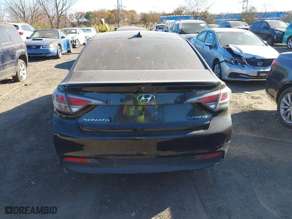 2016 Hyundai Sonata Hybrid SE with VIN KMHE24L18GA025983, listed as a IAAI auction lot 40744389 with 273,988 mi miles. Bid and sale history available at carsss.com. Image 17.