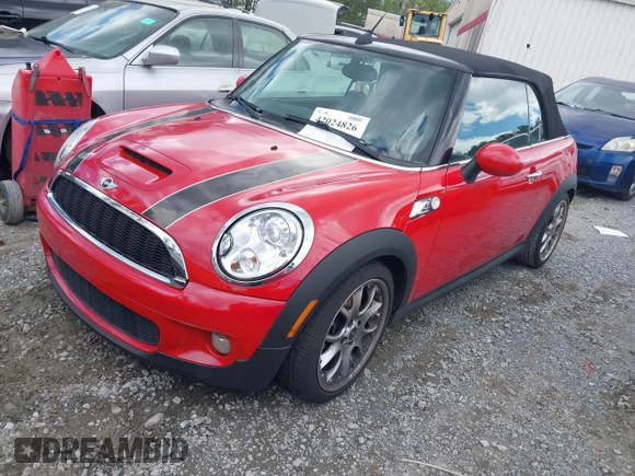 2010 MINI Convertible S z VIN WMWMS3C53AT012001, wystawiony jako IAAI lot #42024826 z przebiegiem 110 471 mil mil oraz . Historia ofert i sprzedaży dostępna na DreamBid. Obrazek 2.