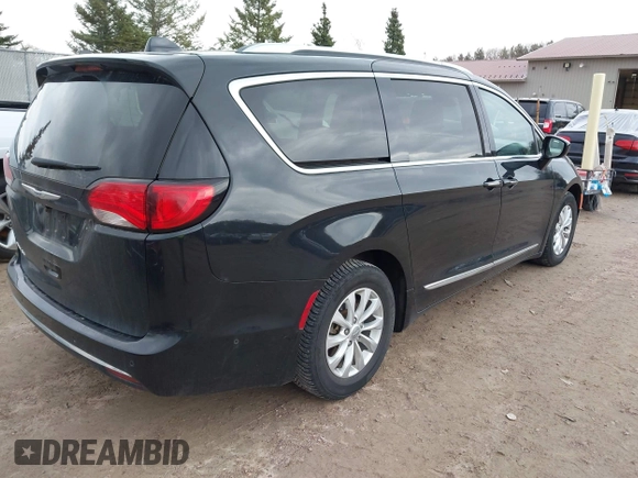 2018 Chrysler Pacifica Touring L z VIN 2C4RC1BG3JR233506, wystawiony jako IAAI lot #42186208 z przebiegiem 74 198 mil mil oraz . Historia ofert i sprzedaży dostępna na DreamBid. Obrazek 4.