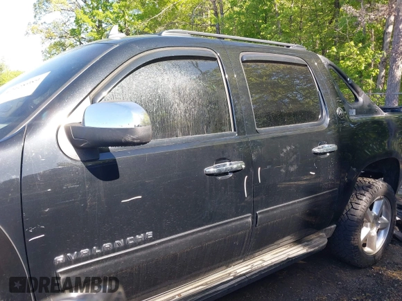 2013 Chevrolet Avalanche LS with VIN 3GNTKEE76DG197730, listed as a IAAI auction lot 42128989 with 105,722 mi miles and . Bid and sale history available at DreamBid. Image 15.