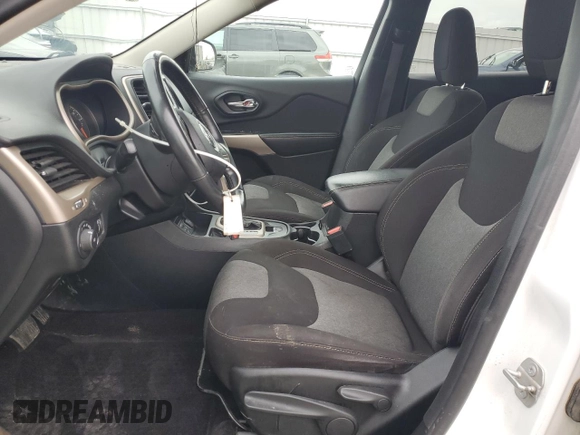 2018 Jeep Cherokee Latitude z VIN 1C4PJLCB4JD622833, wystawiony jako Copart lot #65968905 z przebiegiem 223 760 mil mil oraz Nie do naprawy • Non repairable. Historia ofert i sprzedaży dostępna na DreamBid. Obrazek 7.