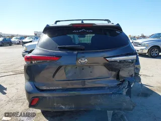 2021 Toyota Highlander XLE with VIN 5TDGZRAH3MS057776, listed as a IAAI auction lot 41754519 with 79,725 mi miles. Bid and sale history available at carsss.com. Image 17.