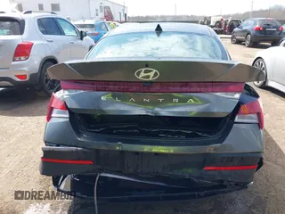 2025 Hyundai Elantra SE z VIN KMHLL4DG0SU855615, wystawiony jako IAAI lot #41887162 z przebiegiem 24 180 mil mil oraz . Historia ofert i sprzedaży dostępna na DreamBid. Obrazek 6.