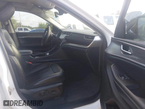 2023 Jeep Grand Cherokee Limited with VIN 1C4RJJBGXP8843705, listed as a IAAI auction lot 42013693 with 40,071 mi miles and . Bid and sale history available at DreamBid. Image 5.