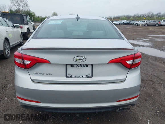 2016 Hyundai Sonata SE z VIN 5NPE24AF2GH392177, wystawiony jako IAAI lot #41956695 z przebiegiem 108 840 mil mil oraz . Historia ofert i sprzedaży dostępna na DreamBid. Obrazek 16.