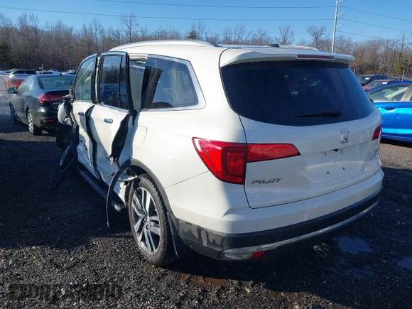 2017 Honda Pilot Touring with VIN 5FNYF6H98HB102313, listed as a IAAI auction lot 41244311 with 106,931 mi miles. Bid and sale history available at carsss.com. Image 3.
