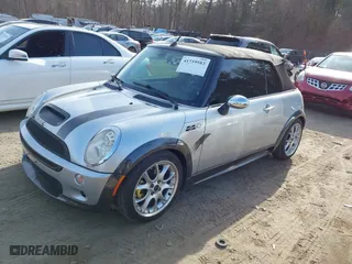2006 MINI Cooper Convertible S with VIN WMWRH33526TK57366, listed as a IAAI auction lot 41739583 with 86,226 mi miles. Bid and sale history available at carsss.com. Image 17.