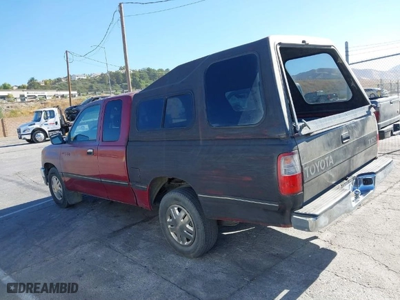 1996 Toyota T100 DX with VIN JT4TN12D4T0017781, listed as a IAAI auction lot 40430632 with 186,310 mi miles. Bid and sale history available at carsss.com. Image 14.