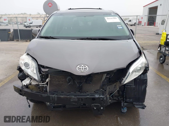 2017 Toyota Sienna XLE Auto Access Seat with VIN 5TDYZ3DC8HS776058, listed as a IAAI auction lot 41945909 with 138,899 mi miles. Bid and sale history available at carsss.com. Image 13.