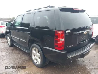 2009 Chevrolet Tahoe LTZ z VIN 1GNFC33J19R282480, wystawiony jako IAAI lot #41536774 z przebiegiem 118 831 mil mil oraz . Historia ofert i sprzedaży dostępna na DreamBid. Obrazek 3.