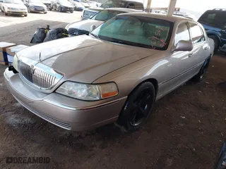 2003 Lincoln Town Car Signature with VIN 1LNHM82W63Y614544, listed as a IAAI auction lot 41917423 with 194,871 mi miles. Bid and sale history available at carsss.com. Image 2.