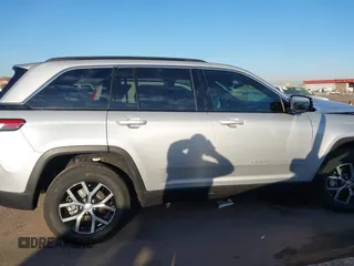 2024 Jeep Grand Cherokee Limited with VIN 1C4RJHBG2RC195432, listed as a IAAI auction lot 41625448 with 6,291 mi miles and . Bid and sale history available at DreamBid. Image 13.