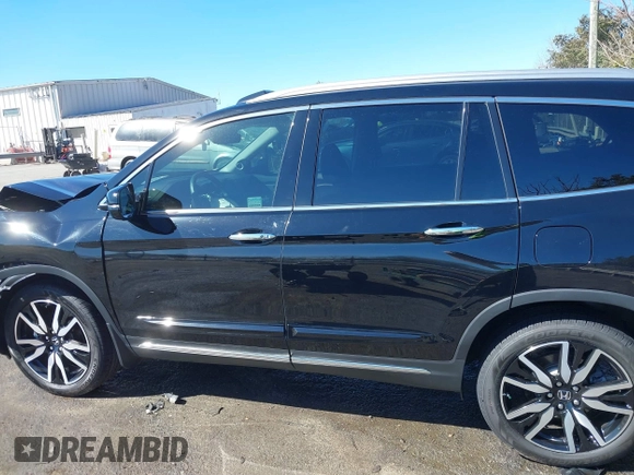 2022 Honda Pilot Touring 7-Passenger with VIN 5FNYF6H65NB030018, listed as a IAAI auction lot 41774147 with 57,391 mi miles. Bid and sale history available at carsss.com. Image 14.
