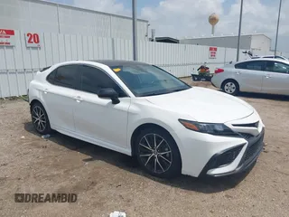 2022 Toyota Camry SE z VIN 4T1G11AK6NU630621, wystawiony jako IAAI lot #42118974 z przebiegiem 69 869 mil mil oraz . Historia ofert i sprzedaży dostępna na DreamBid. Obrazek 1.
