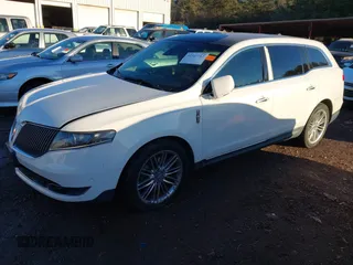 2014 Lincoln MKT EcoBoost z VIN 2LMHJ5AT4EBL52249, wystawiony jako IAAI lot #41347712 z przebiegiem 110 370 mil mil oraz . Historia ofert i sprzedaży dostępna na DreamBid. Obrazek 17.