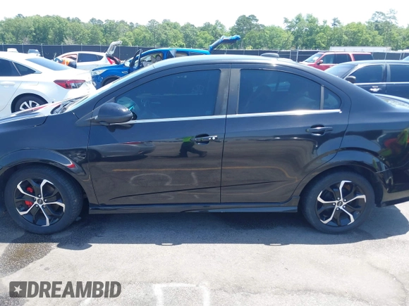 2019 Chevrolet Sonic LT z VIN 1G1JD5SBXK4148018, wystawiony jako IAAI lot #42258275 z przebiegiem 114 348 mil mil oraz . Historia ofert i sprzedaży dostępna na DreamBid. Obrazek 14.