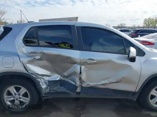 2021 Chevrolet Trax LS with VIN KL7CJKSB1MB308984, listed as a IAAI auction lot 41863856 with 46,121 mi miles. Bid and sale history available at carsss.com. Image 6.