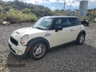 2011 MINI Hardtop S z VIN WMWSV3C57BTY14678, wystawiony jako Copart lot #55501545 z przebiegiem 119 995 mil mil oraz Szkody całkowita. Historia ofert i sprzedaży dostępna na DreamBid. Obrazek 1.