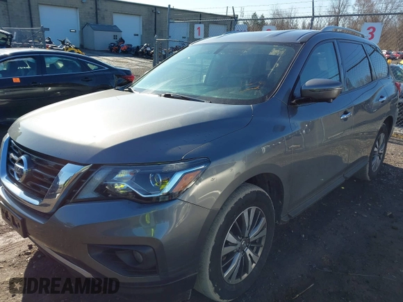 2019 Nissan Pathfinder S z VIN 5N1DR2MM7KC627310, wystawiony jako IAAI lot #42064061 z przebiegiem 110 353 mil mil oraz . Historia ofert i sprzedaży dostępna na DreamBid. Obrazek 2.