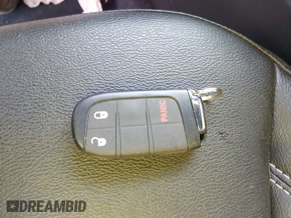 2024 Jeep Compass Latitude z VIN 3C4NJDBN7RT162744, wystawiony jako IAAI lot #42222143 z przebiegiem 8 657 mil mil oraz . Historia ofert i sprzedaży dostępna na DreamBid. Obrazek 11.