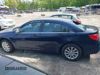 2014 Chrysler 200 Limited z VIN 1C3CCBCG2EN192433, wystawiony jako IAAI lot #42211314 z przebiegiem 158 668 mil mil oraz . Historia ofert i sprzedaży dostępna na DreamBid. Obrazek 15.
