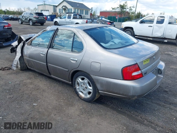 2000 Nissan Altima XE with VIN 1N4DL01D3YC132616, listed as a IAAI auction lot 42037326 with 131,941 mi miles. Bid and sale history available at carsss.com. Image 3.