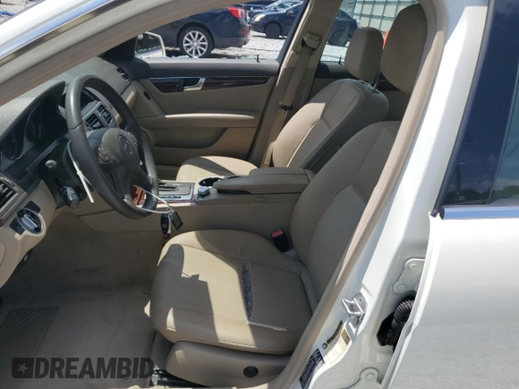 2011 Mercedes-Benz C 300 Sport с VIN WDDGF5EB5BA474565, выставлен на аукционе Copart как лот 61918055 с пробегом 210 410 миль миль и Списание • Salvage title. История ставок и продаж доступна на DreamBid. Изображение 7.