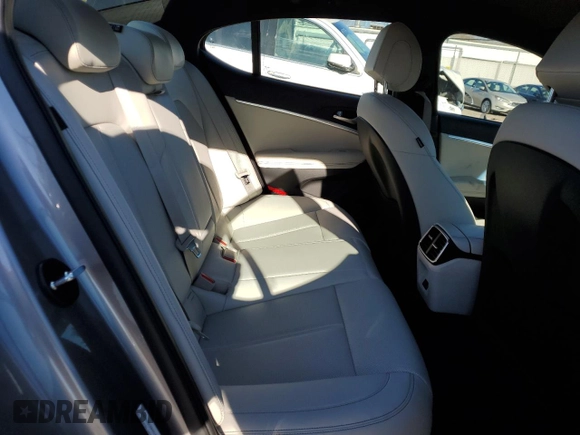 2025 Genesis G70 2.5T with VIN KMTG34SC3SU151822, listed as a Copart auction lot 48240125 with 5,781 mi miles and Clean title. Bid and sale history available at DreamBid. Image 10.