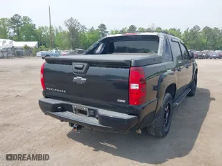 2009 Chevrolet Avalanche LT w/2LT with VIN 3GNFK22039G177073, listed as a IAAI auction lot 42127481 with 139,298 mi miles. Bid and sale history available at carsss.com. Image 4.