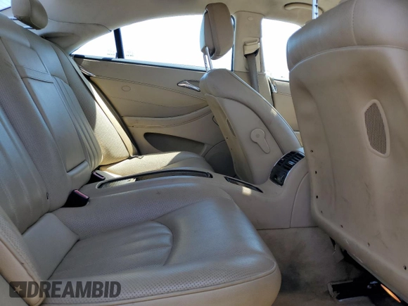 2008 Mercedes-Benz CLS 550 z VIN WDDDJ72X78A134002, wystawiony jako Copart lot #52027285 z przebiegiem 83 484 mil mil oraz Szkoda całkowita • Salvage title. Historia ofert i sprzedaży dostępna na DreamBid. Obrazek 10.
